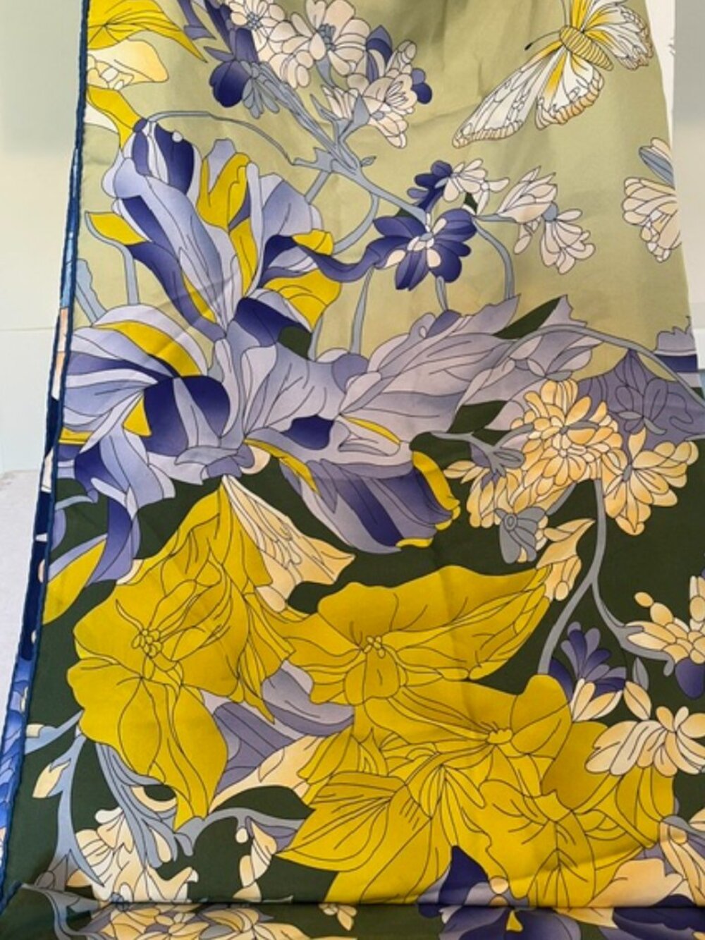 Unknown 100% silk scarf.